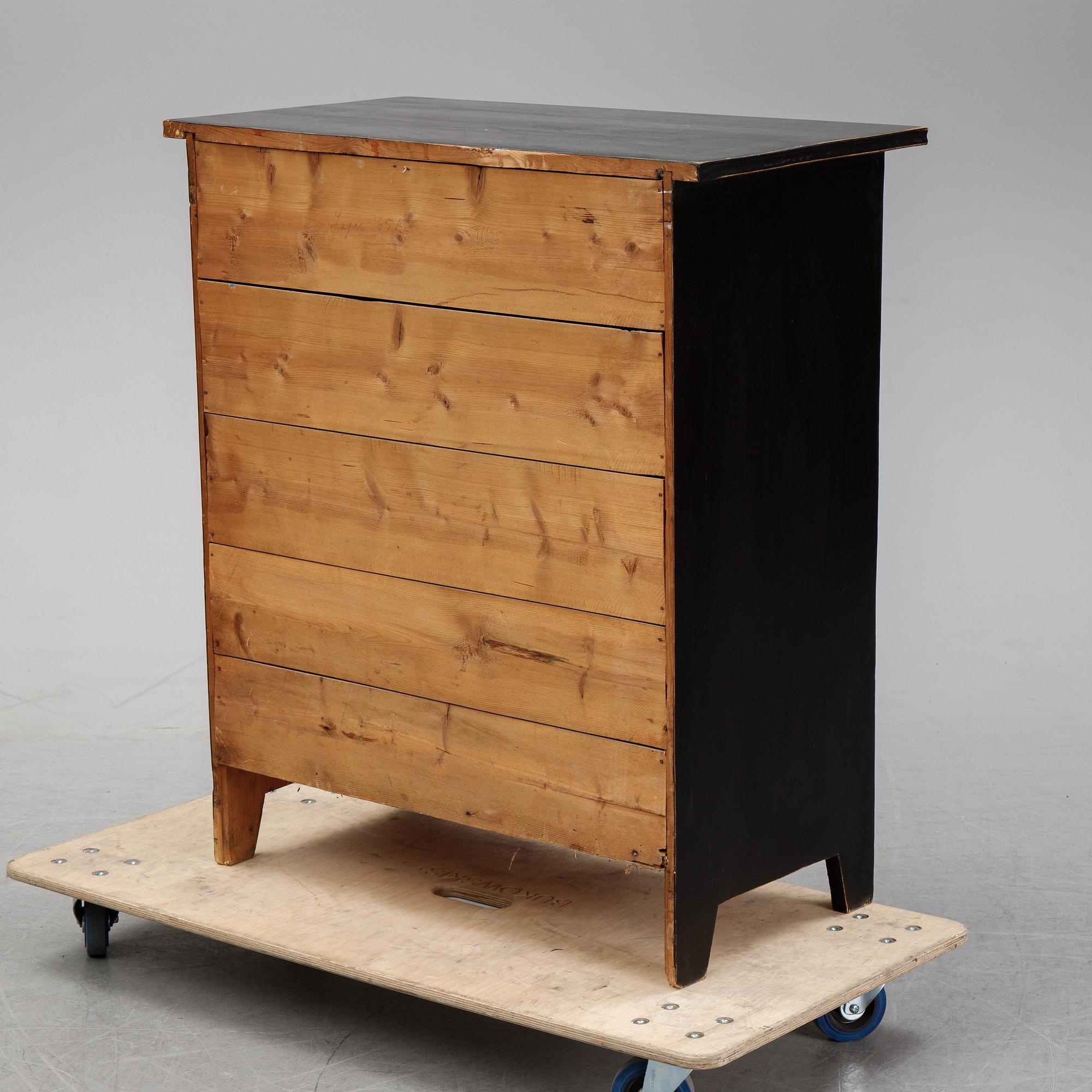 A chest of drawers, first half of the 20th century.