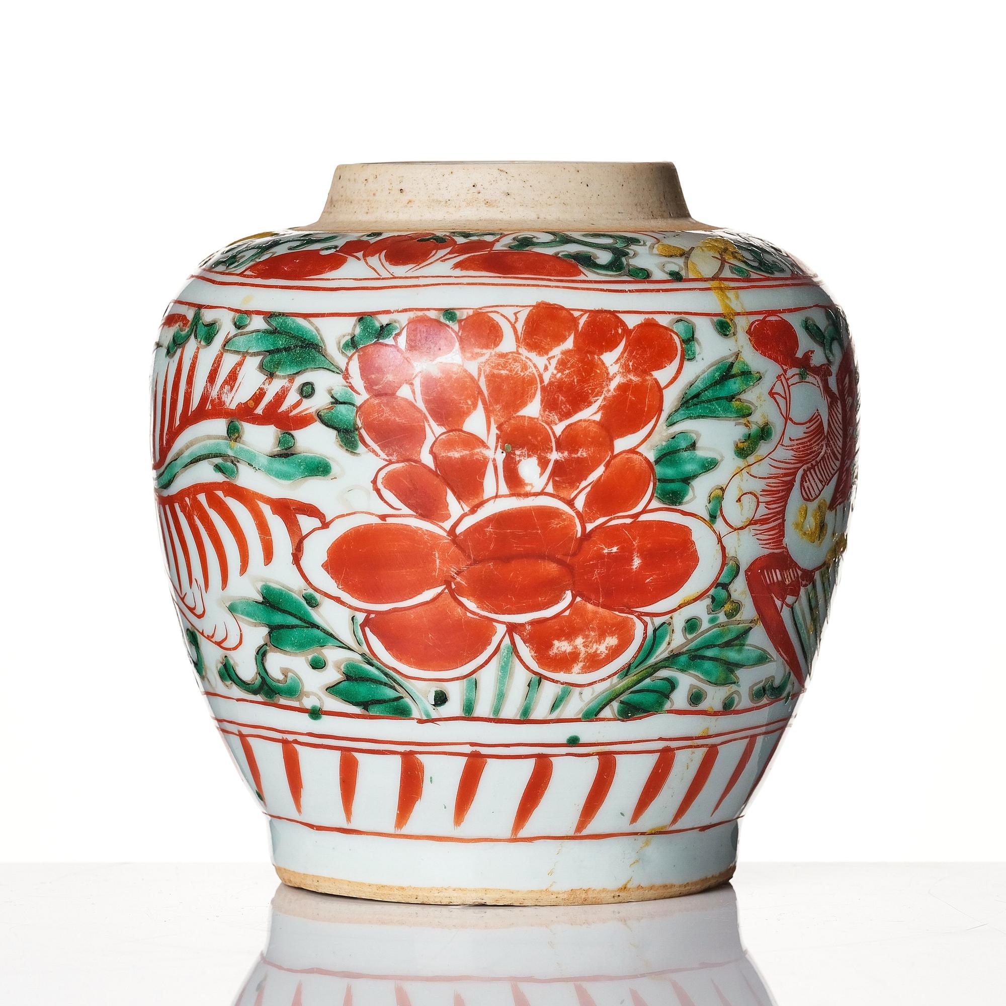 A Transitional wucai jar, 17th Century.