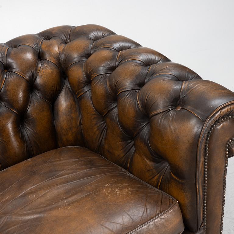 A leather upholstered  Chesterfield sofa, England, second part of the 20th Century.