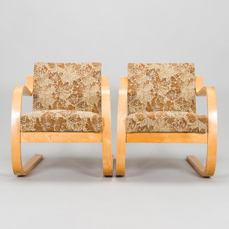 Alvar Aalto, fåtöljer ett par, modell 34 O.Y. Huonekalu- ja Rakennustyötehdas A.B. 1900-talets mitt.