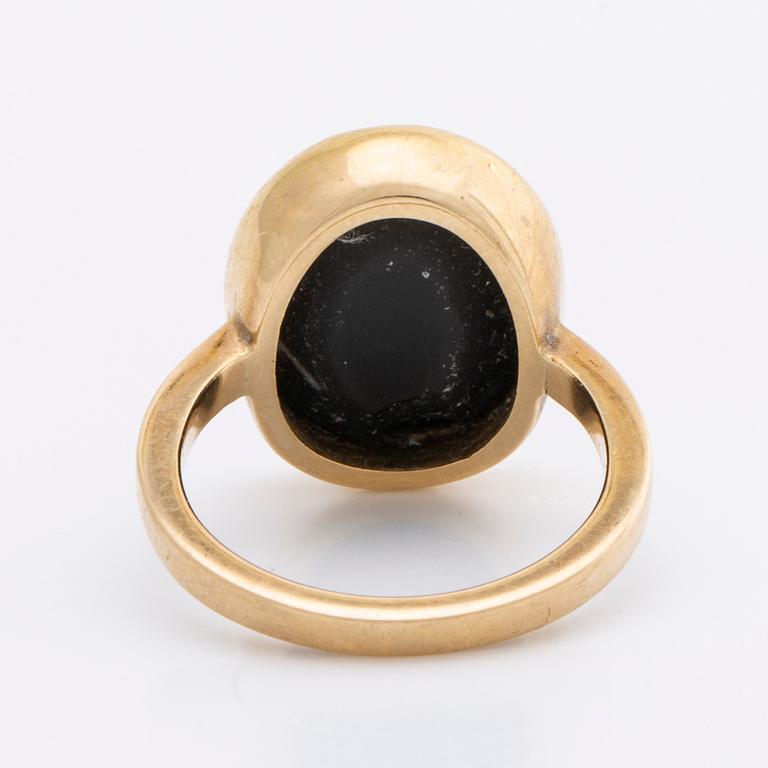 RING 14K gold 1 opal approx 15 x 12 mm.