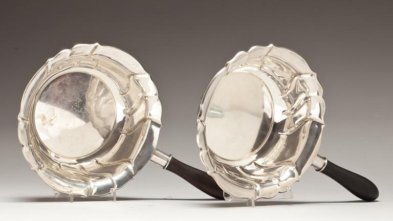 KAROTTER, ett par, silver. G.A. Dahlgren, den ena 1911. Total vikt ca 812 g.