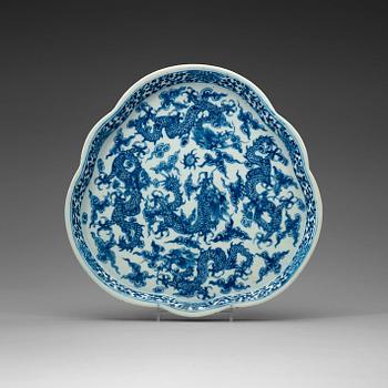 452. A blue and white tray, Qing dynasty, 19th Century.