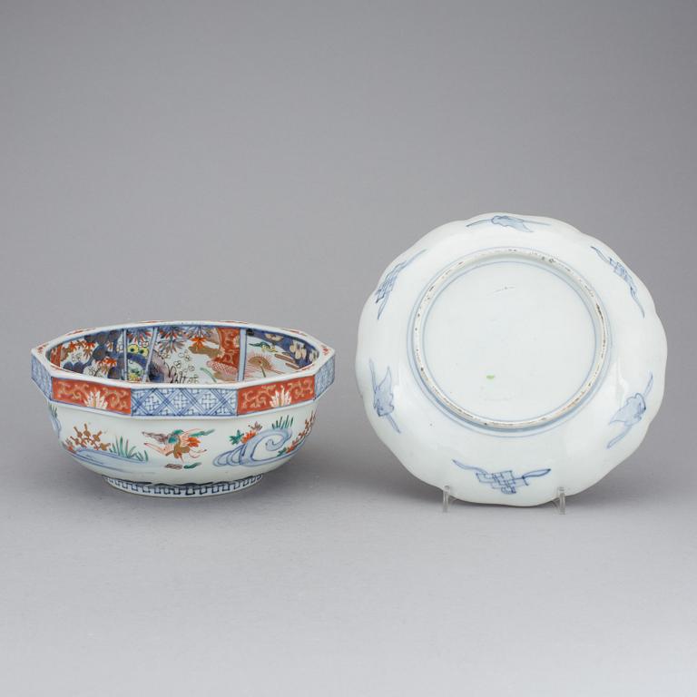 SKÅL OCH FAT, porslin, Japan, 1800-tal.