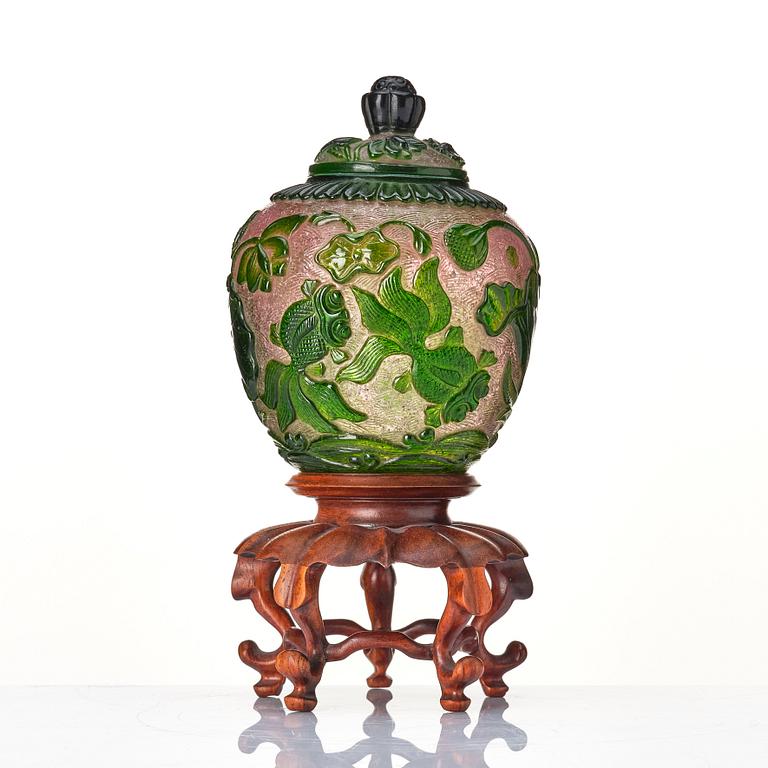 A peking glass jar with cover, Qing dynasty, with Qianlongs four character mark.