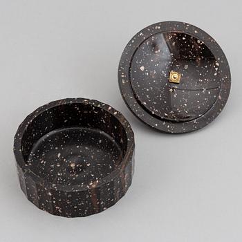 Smörask, porfyr, empire, 1800-talets början.