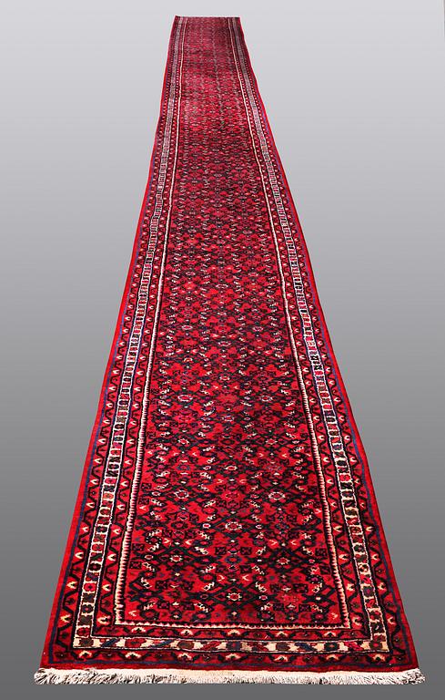A runner, Hosenabad, ca 930 x 83 cm.