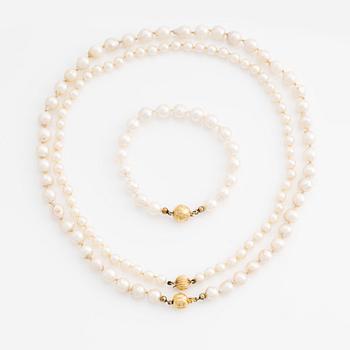 Two necklaces and one bracelet with cultured pearls and 18K gold clasps.