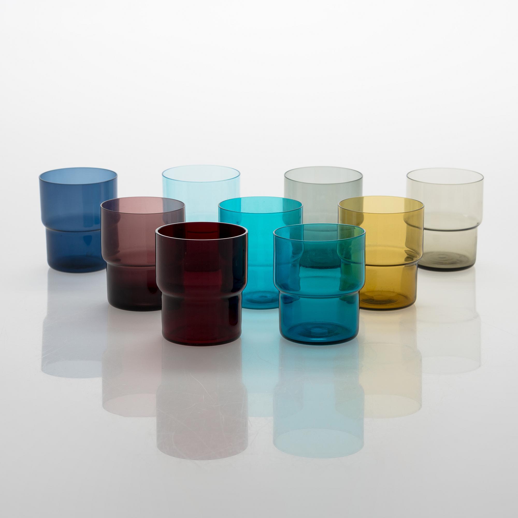 Saara Hopea, basket with a 10-piece glassware set, Nuutajärvi. Design year 1952.