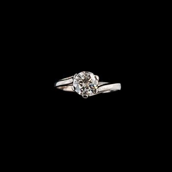 A RING, brilliant cut diamond c. 0,7 ct. 18K white gold. J. A. Tarkiainen 1974. Size 15+, weight 2,7 g.