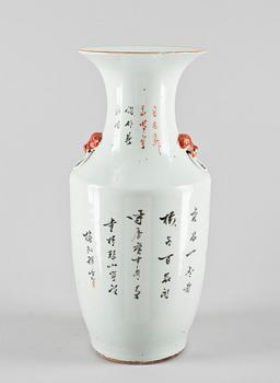 VAS, porslin. Kina, 1900-tal.