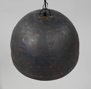 TAKLAMPA, industrimodell, omkring år 2000. Höjd 25 cm exkl kedja.