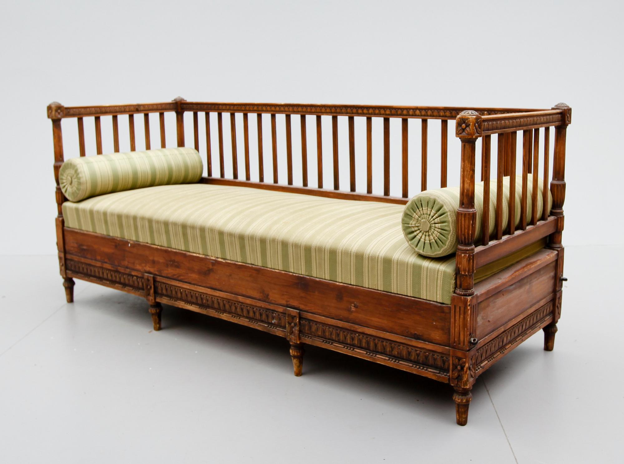 SOFFA, sengustaviansk, omkring år 1800.