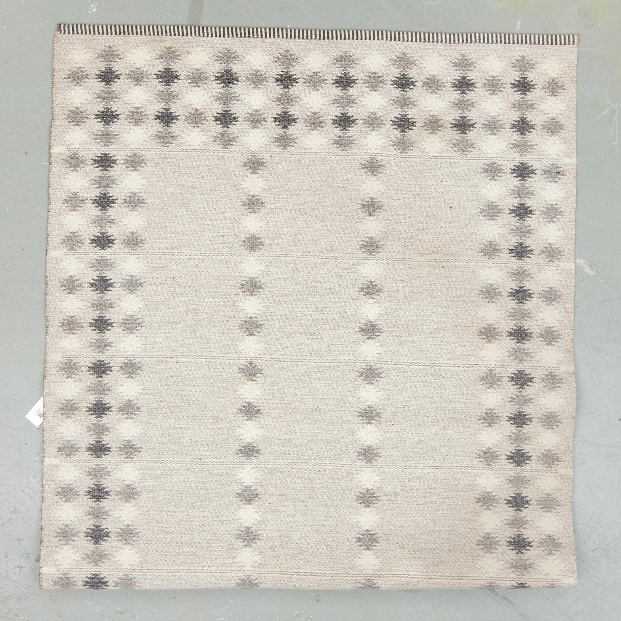 MATTA, Ingrid Dessau, signerad ID. Dubbelvävd. Ca 211x145 cm.