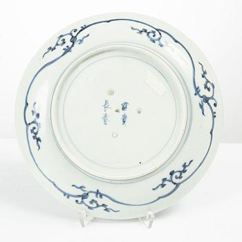 Two Japanese blue and white porcelain dishes, 18th century, Edo (1603-1868).