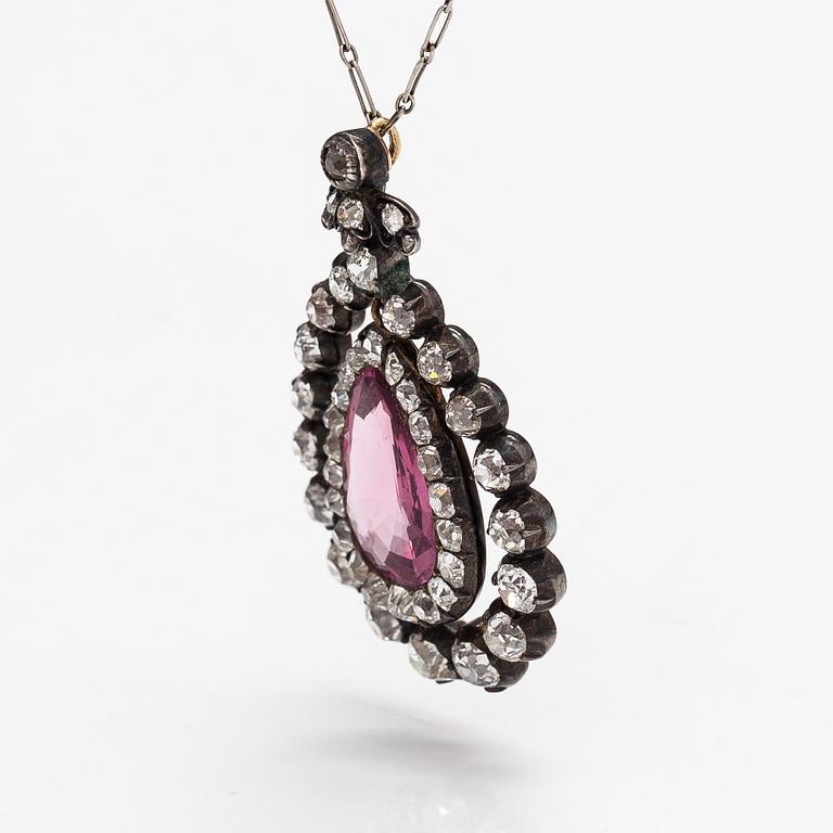 A silver necklace with a synthetic spinel and diamonds ca. 3.00 ct in total. Late 19th century.