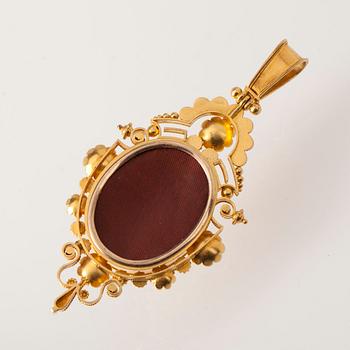 MEDALJONG/HÄNGE, koraller och pärlor, ostämplat guld 14K. Sannolikt England sent 1800-tal. Vikt 19,1 g.