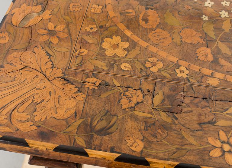 A LATE BAROQUE DUTCH CENTER TABLE, 18TH CENTURY.