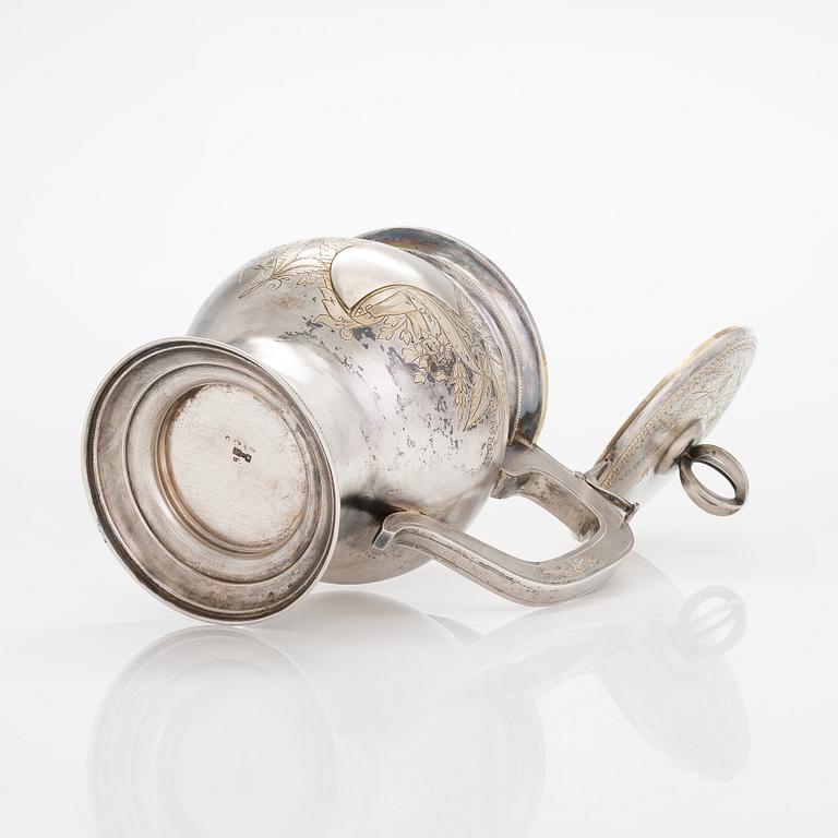 Petr Chumakov, dryckeskanna, silver och förgyllt silver, Moskva 1895.