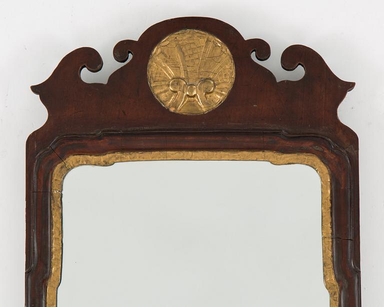 AN ENGLISH 18TH CENTURY MIRROR.