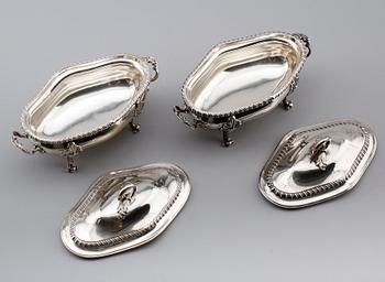 A pair of English 18th century silver sauce-tureens, marks of Sebastian & James Crespell, London 1772.