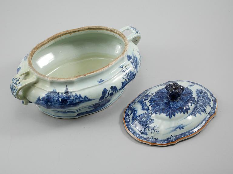 TERRIN, porslin, Kina, 1700-tal.