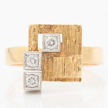 Björn Weckström, Ring, "Diamantstad", 18K guld med briljantslipade diamanter, Lapponia 1975.