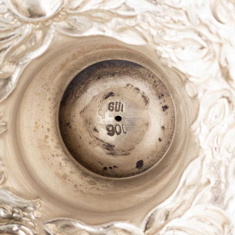 A lided silver vase, Louis XVI style, 20th Century.