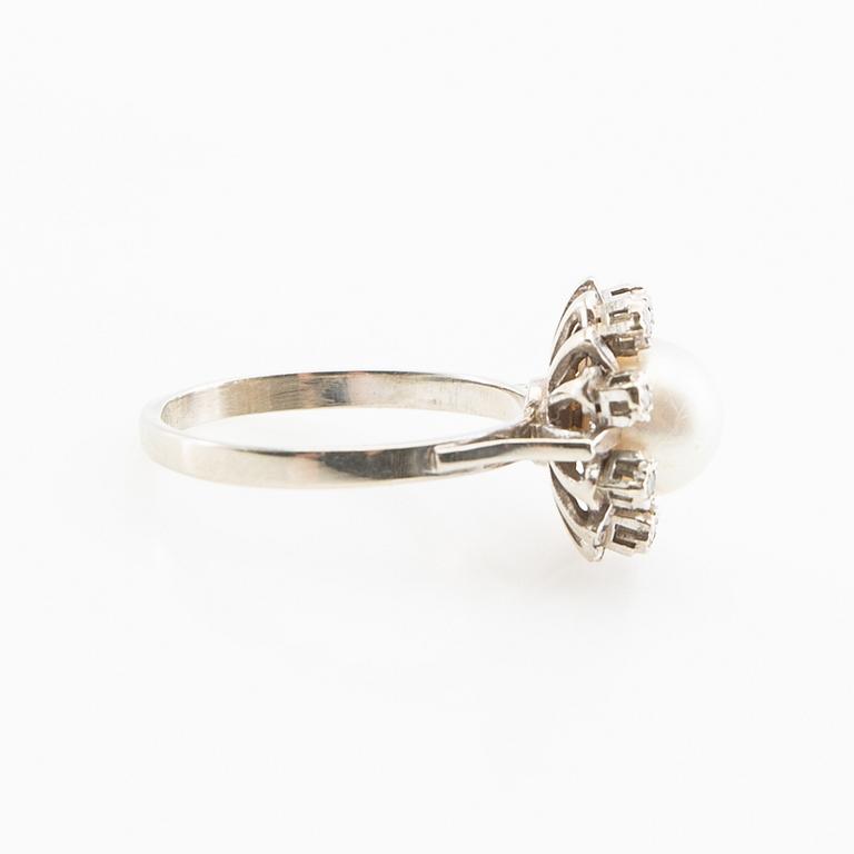 Ring, silver with a pearl and brilliant-cut diamonds.