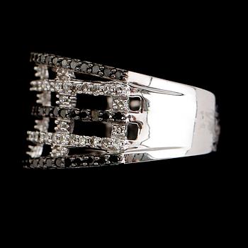 RING, 10 k guld, briljantslipade diamanter tot ca 1.00 ct.