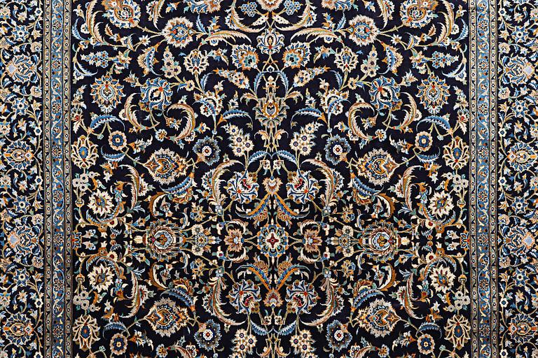 A Keshan carpet, c. 495 x 305 cm.