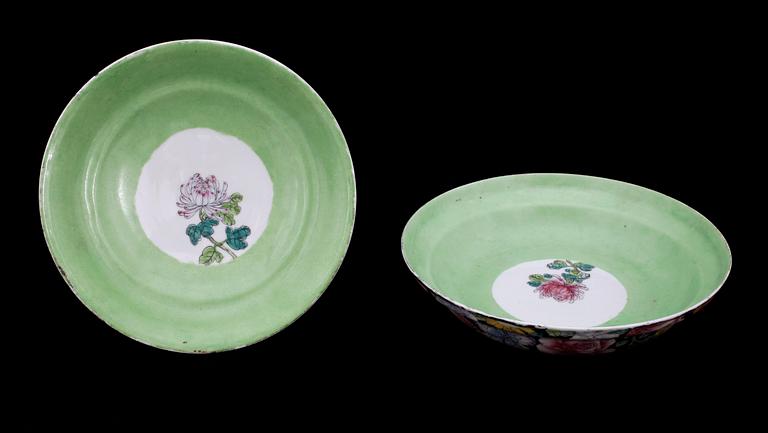 SKÅL med LOCK samt TALLRIK, porslin. Kina 1800-tal.