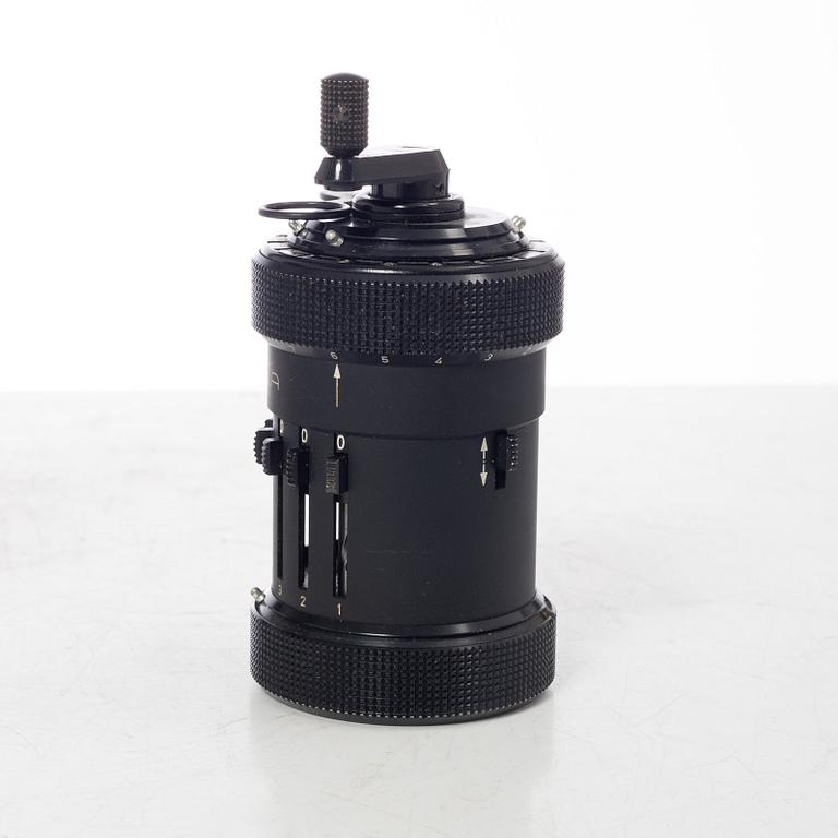 Räknemaskin, "Curta, Type I", utvecklad av Curt Herzstark, Contina AG Mauren, Lichtenstein, formgiven 1947.