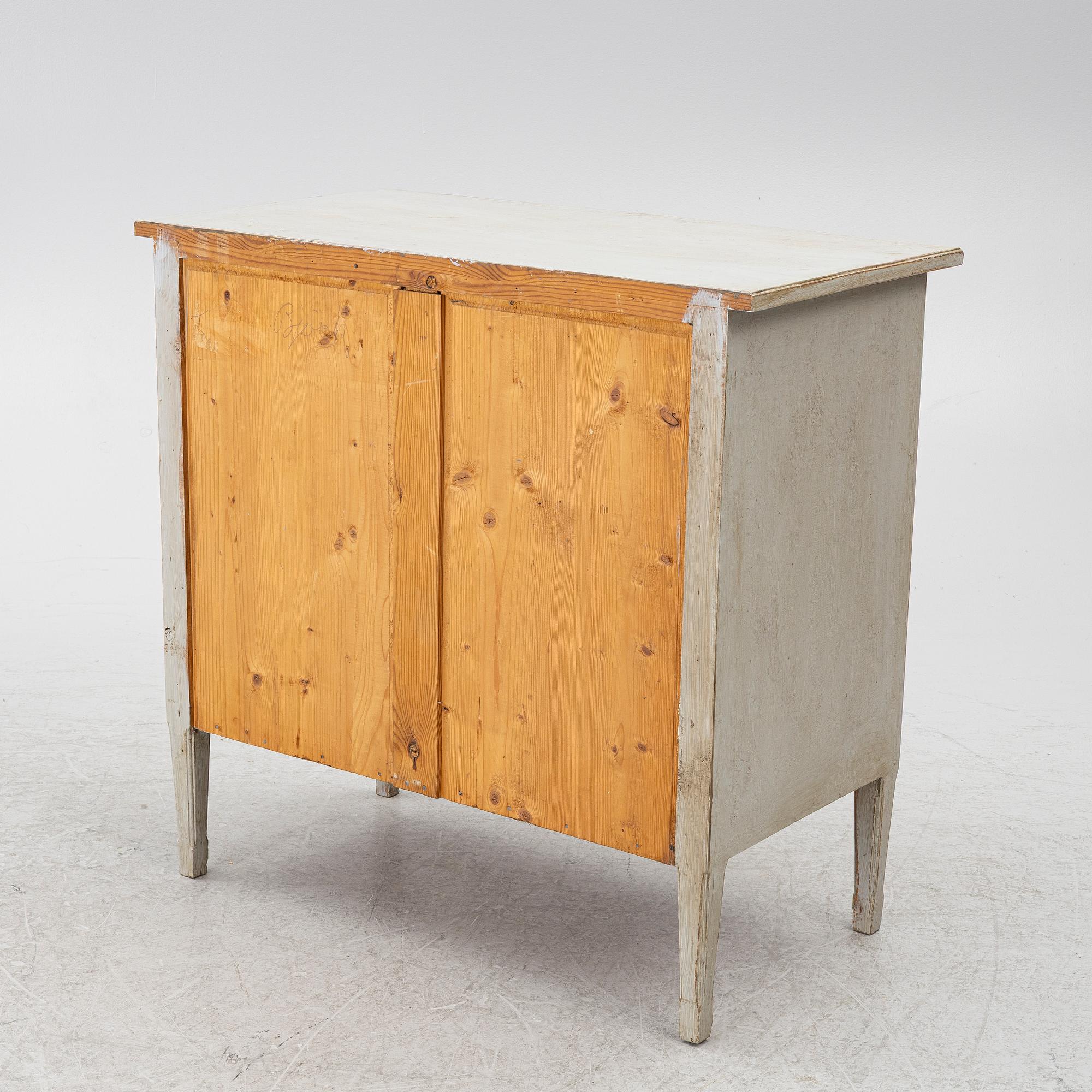 Chest of drawers, early 20th century.