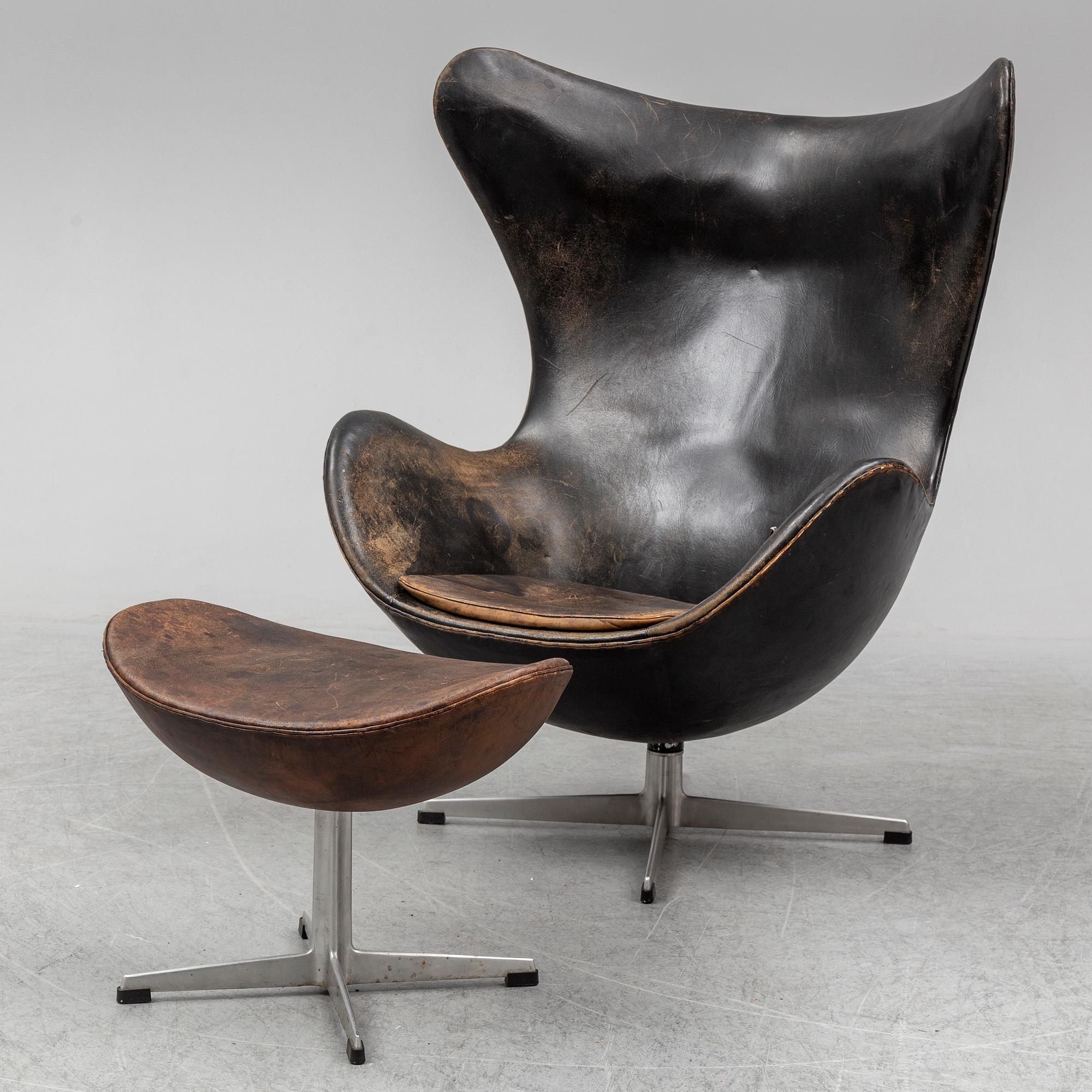 ARNE JACOBSEN, an 'Egg' leather covered easy chair and ottoman, Fritz Hansen, Denmark.