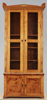 BOKSKÅP, Karl Johan stil, 1900-talets början.