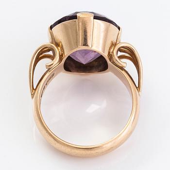 Ring, 14K gold and amethyst. Kupittaan Kulta, Turku 1957.