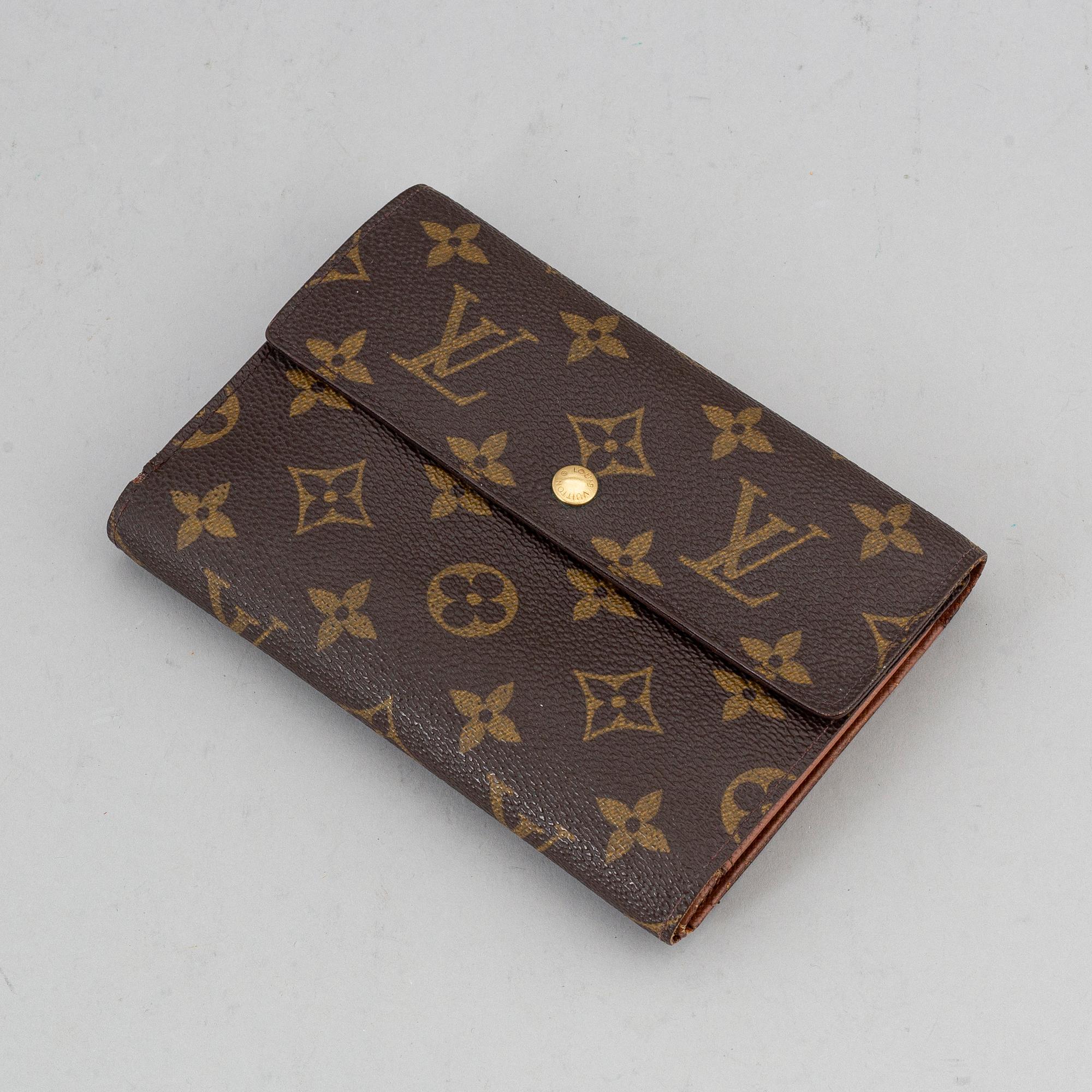 LOUIS VUITTON, a monogram canvas wallet.