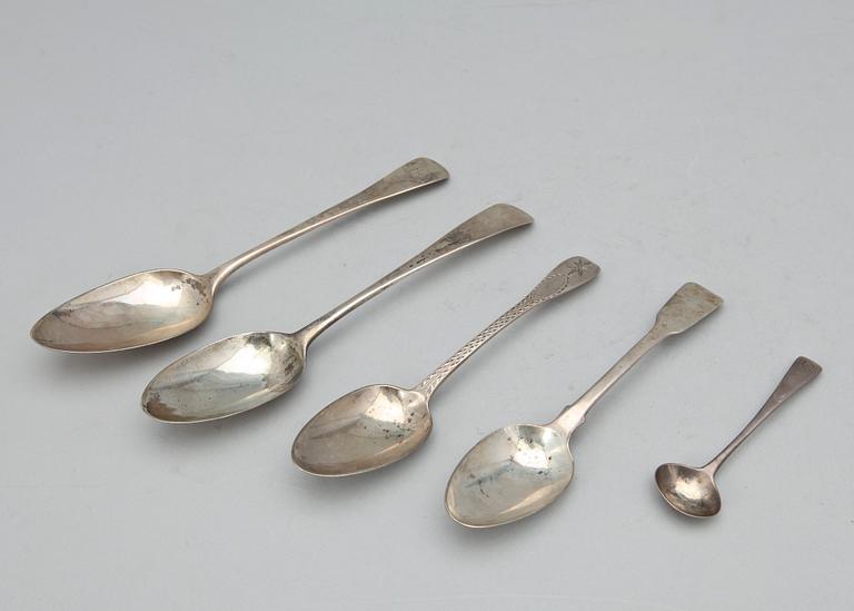 SKEDAR, 4 st samt SOCKERSKED, silver, bl a London 1803,  England 1800-talets början. Totalvikt ca 183 gram.