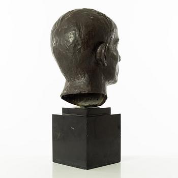 Gudmar Olovson, sculpture. Signed. Numbered. Foundry mark. Bronze, total height 44.5 cm, length 24 cm.