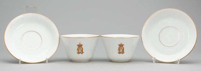 TEKOPPAR, 2 st, porslin, Oskar II's monogram, märkta Toy, Chaussee d'Antin, Paris undertill, sent 1800-tal.