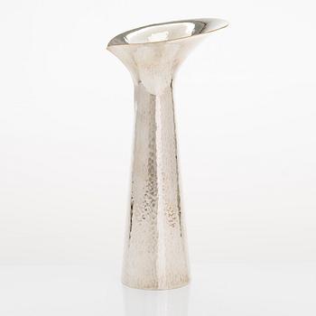 Pekka Piekäinen, A sterling silver vase "Calla", marked PP, Platinoro, Turku 2007.