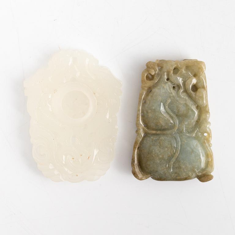 Two carved pendant, white jadeit and green stoen, China, 20th century.