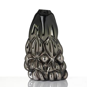 Hanna Hansdotter, “Tiffany Print, Black Metallic”, a glass sculpture, The Glass Factory, Boda Glasbruk, 2018.