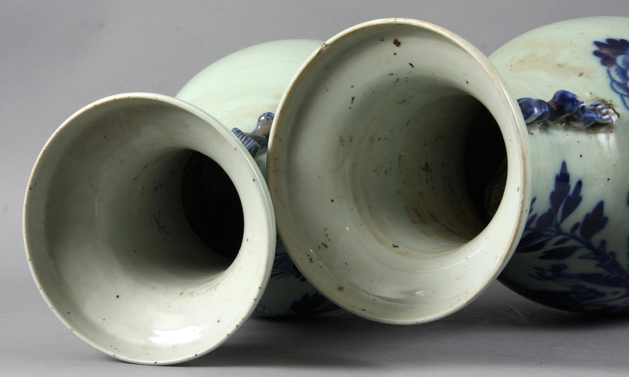 GOLVURNOR, 2 st, porslin, Kina, 1800-tal.