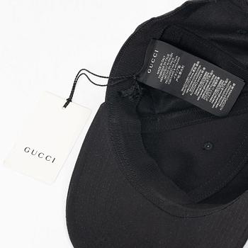 Gucci, NY Yankees baseball cap.