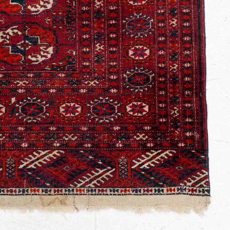 A semi-antique rug, Tekke, ca. 162 x 112 cm.
