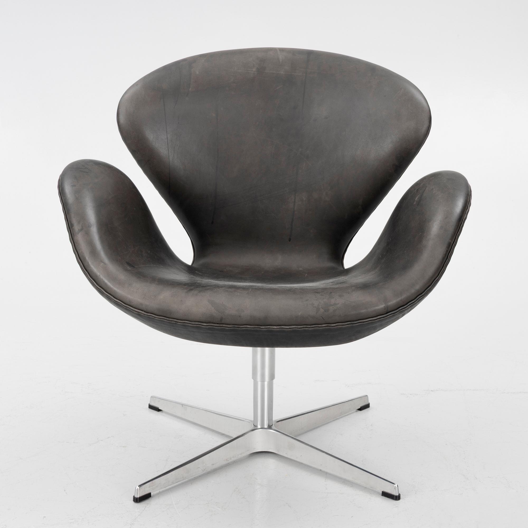 Arne Jacobsen, fåtölj, "Svanen", Fritz Hansen, 2006.
