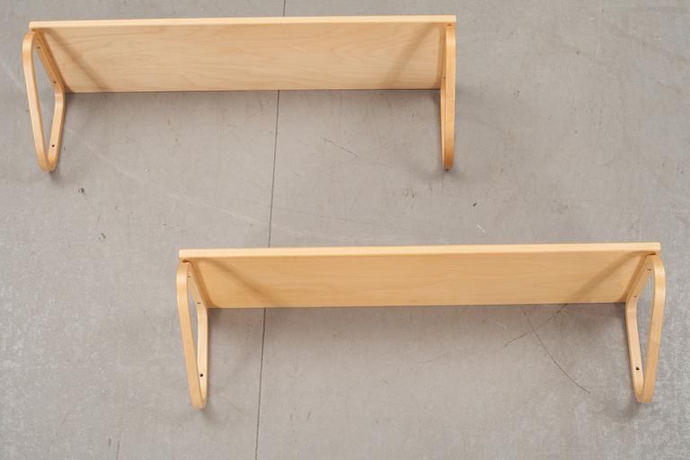 HYLLOR, ett par, "112 A", Alvar Aalto, Artek, 1900-talets andra hälft.