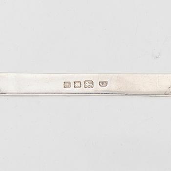 A pair of silver salad servers, London, England 1921-23.